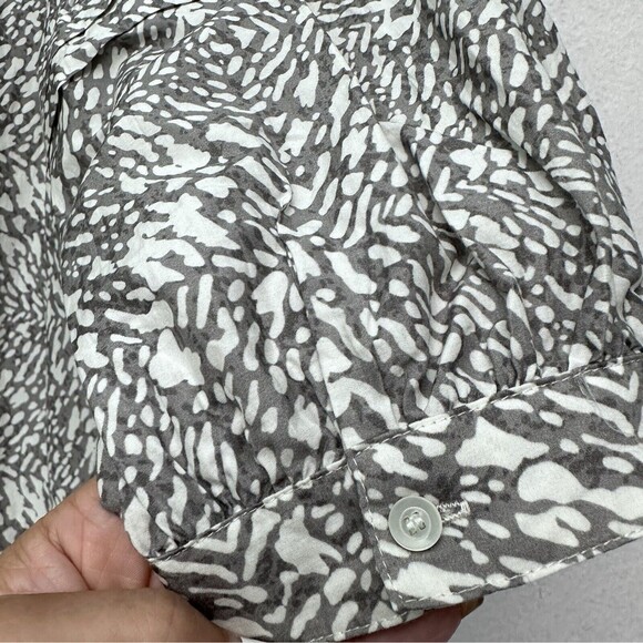J McLaughlin Leopard Button Up LARGE Silk Blend Blouse Gray V Neck Top Peasant - Picture 4 of 9
